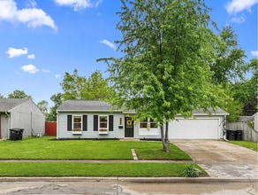 Building Photo - 3 Bedroom Single Family Home