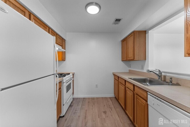 Building Photo - 1025 Dogwood Ct