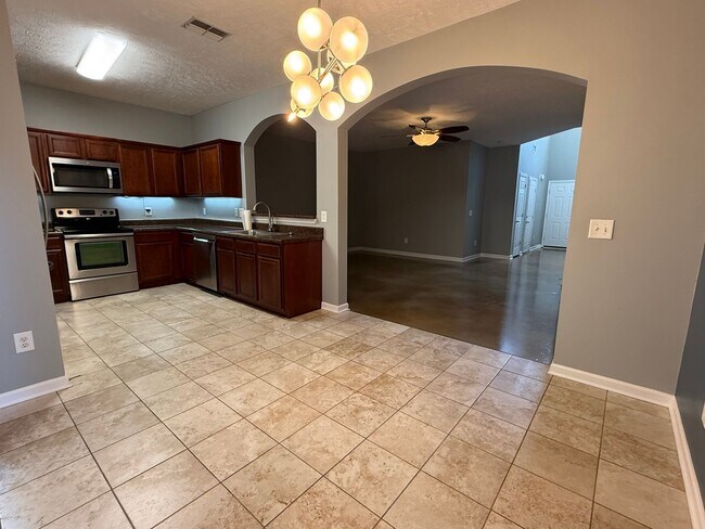 Building Photo - 3BR/2.5BA Townhome in Prime Location