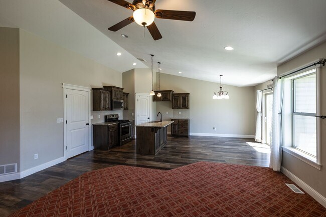Building Photo - BEAUTIFUL 5 BED 3 BATH HOME IN FIRTH