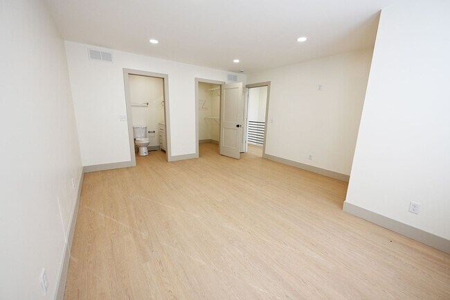 Building Photo - 176 Brushwood Dr