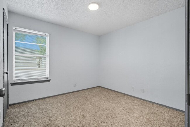 Building Photo - 6619 S Zunis Ave