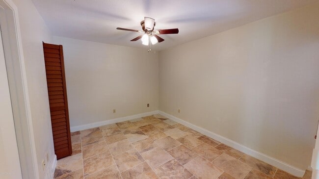 Building Photo - 1527 Waldorf Cir NE