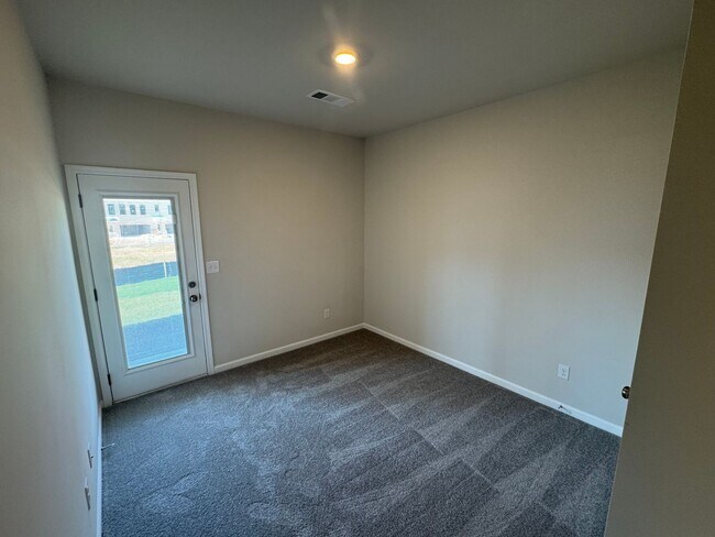 Building Photo - Beautiful 3 Bedroom 3.5 Bath Townhome in Lawrenceville.