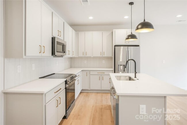 Building Photo - 2718 Mayfair Ave