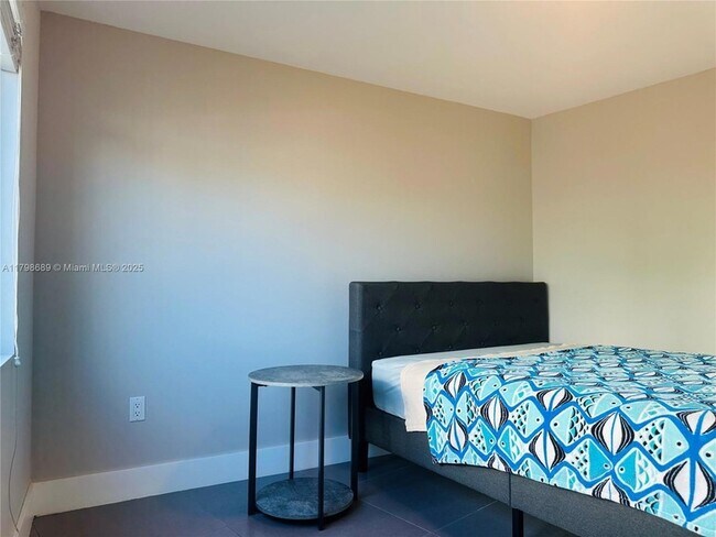 Building Photo - 7700 Collins Ave