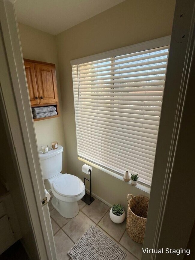 Building Photo - 15377 Bambi Ct