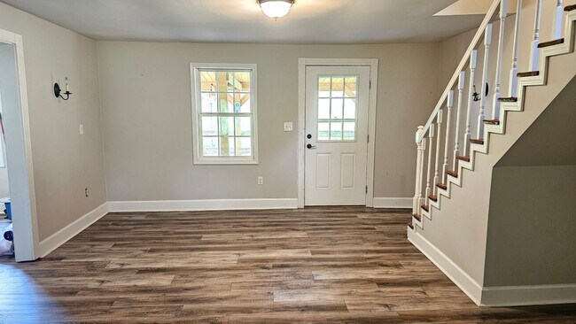 Building Photo - 1+Acre in the country! 2 bed/1.5 Bth- NO C...