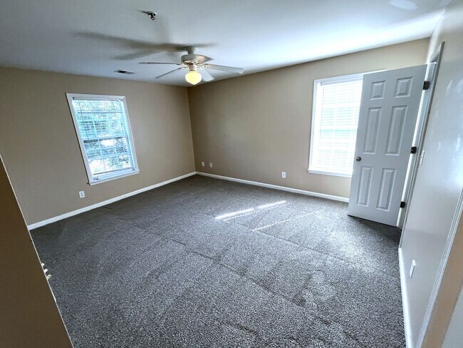 Building Photo - 4702 Pennoak Ln