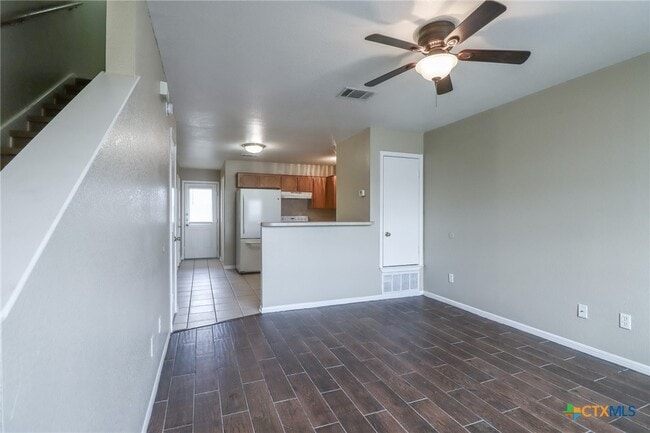 Building Photo - 807 Leifester Cir