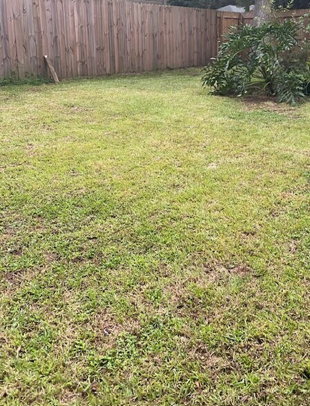 Building Photo - 1319 Blakemore Ct E