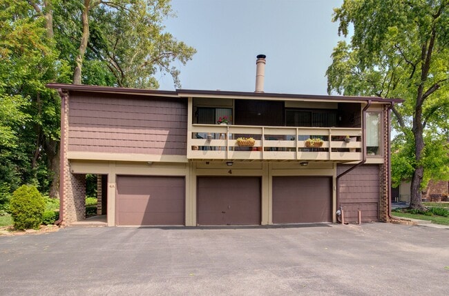 Building Photo - 2bd 1.5 ba 2 story townhome Palos Hills