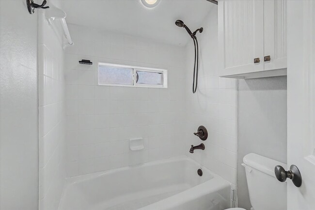 Building Photo - 98 Borondo Reach