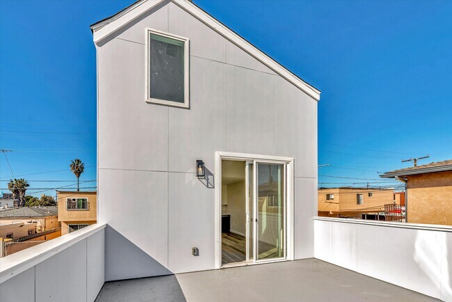 Building Photo - 4050 Cherokee Ave