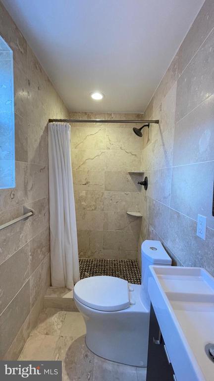 Building Photo - 324 Avon St