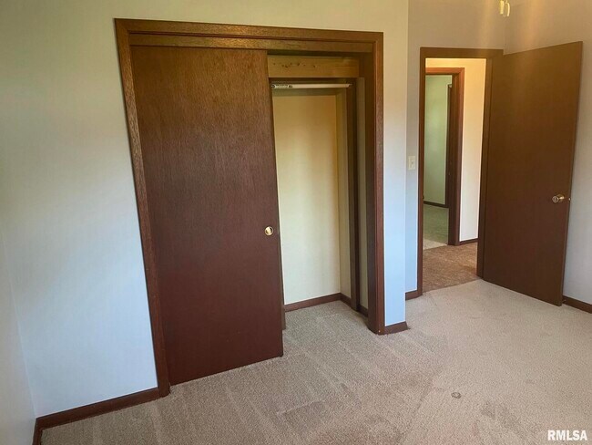 Building Photo - 4625 Candlelight Dr