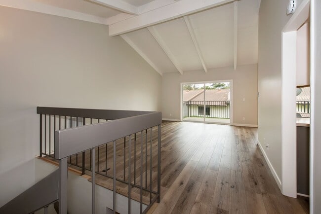 Building Photo - Completely Renovated 2 Bedroom / 1.5 Bath ...