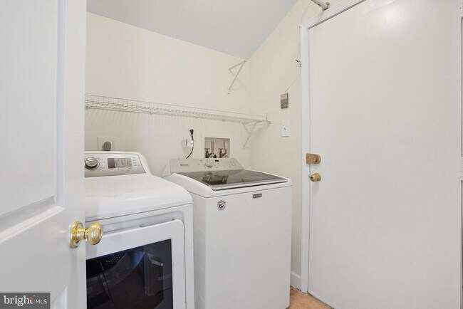 Building Photo - 9207 Hunting Pines Pl