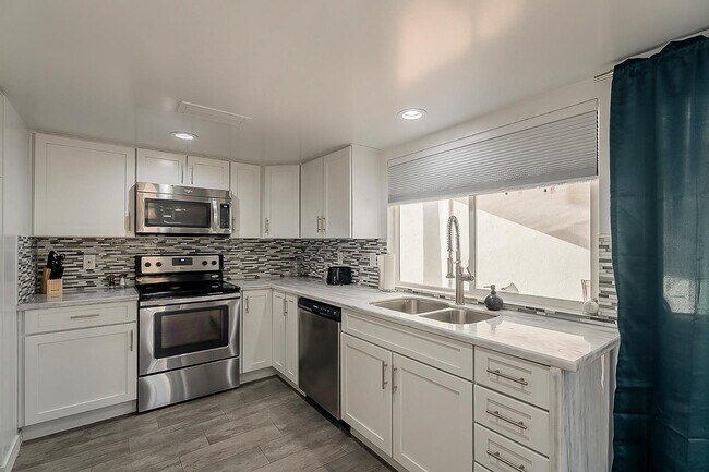 Building Photo - 2534 N 87th Way