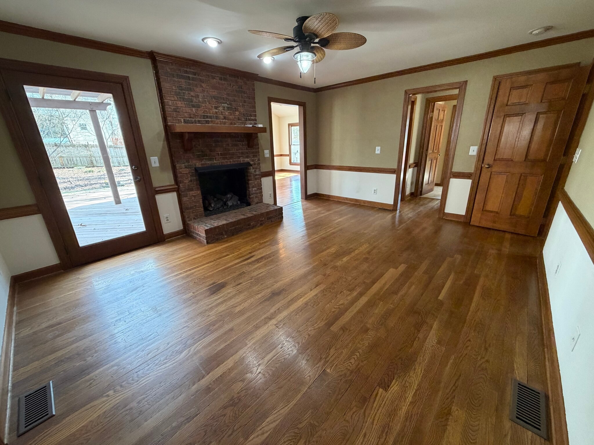 Building Photo - 3901 Buncombe Dr