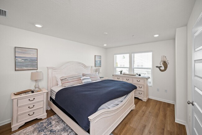 Building Photo - 4013 Blue Water Dr