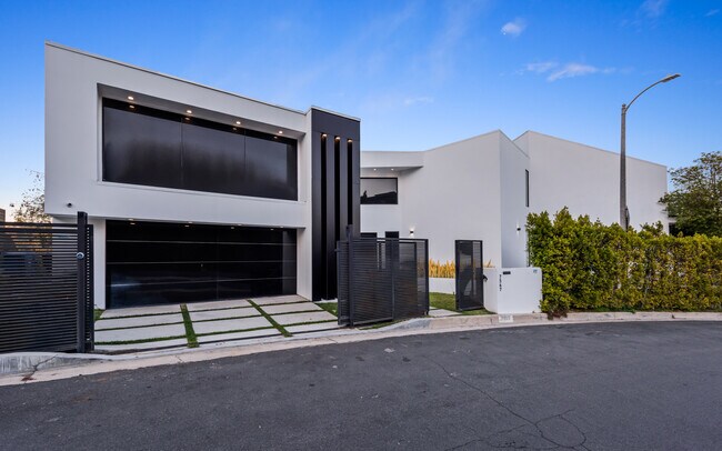 Building Photo - 7567 Hermes Dr