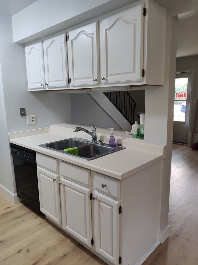 Building Photo - 2526 Berkshire Ct