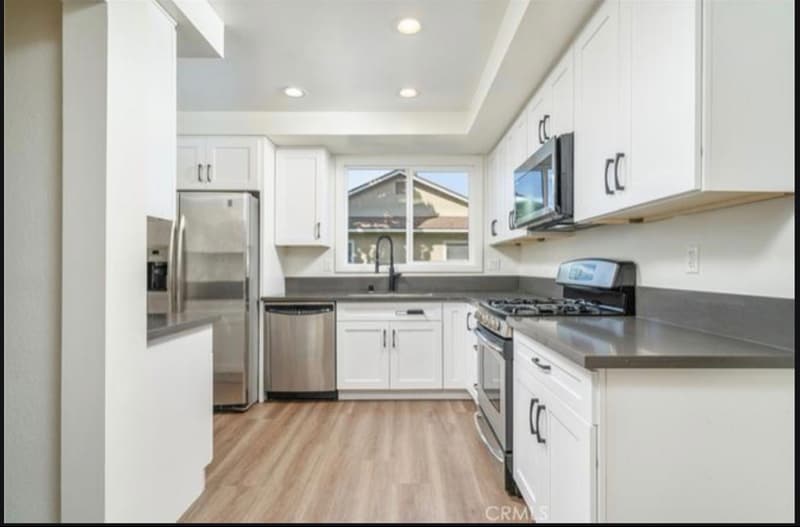 Building Photo - 523 Larkin Dr