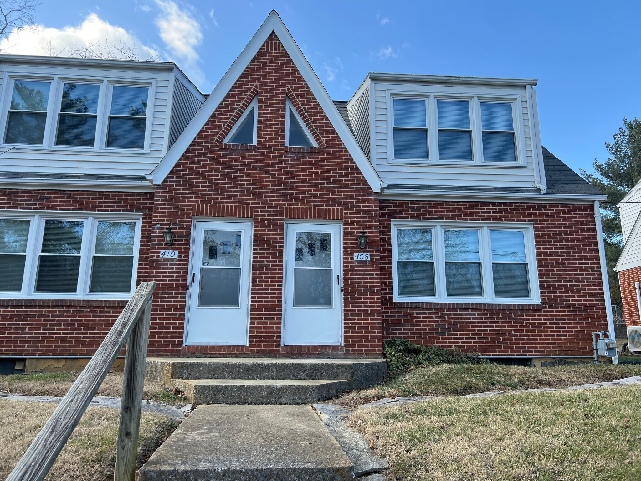 Building Photo - 408 Benson St