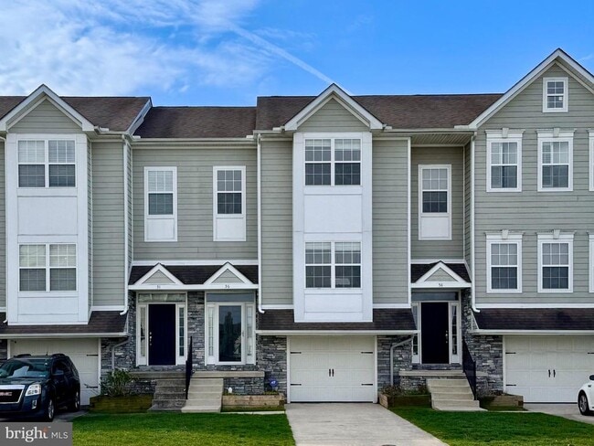 Building Photo - 56 Nicholas Dr