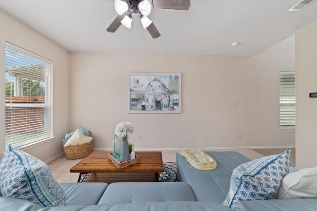 Building Photo - 14923 Tuttle Point Dr