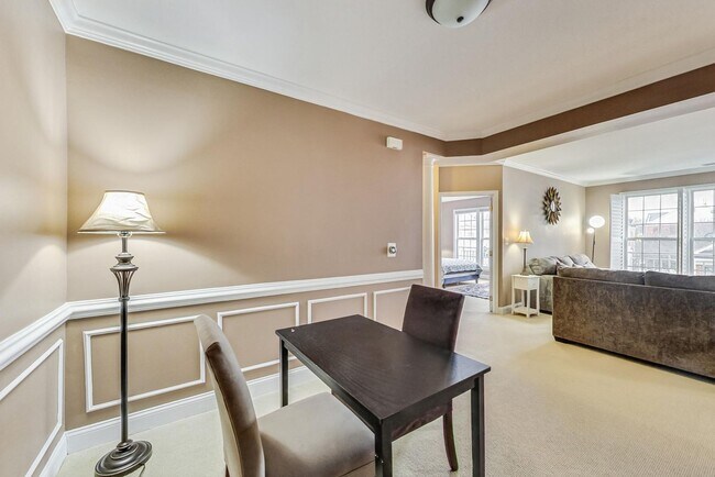 Building Photo - Beautiful two bedroom, two bathroom unit l...