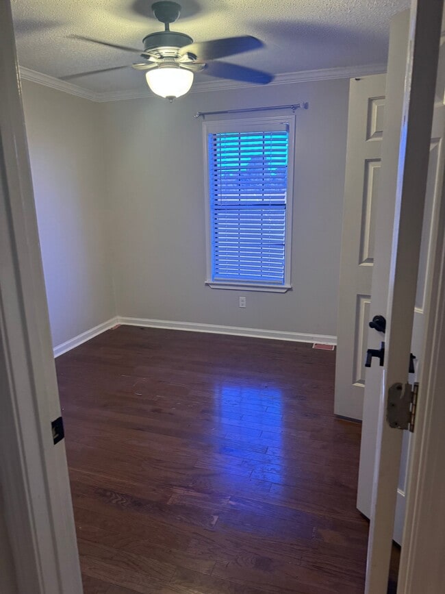 Building Photo - 479 Ervin Ln
