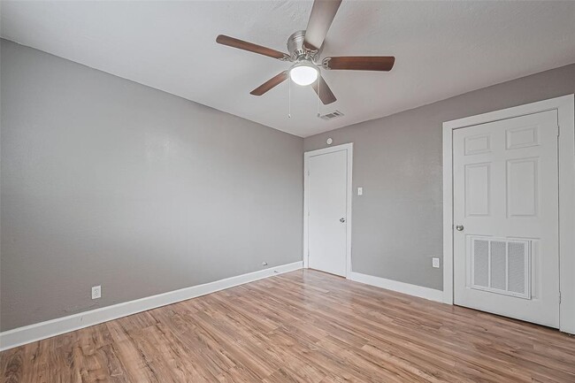 Building Photo - 2226 Rainbow Dr