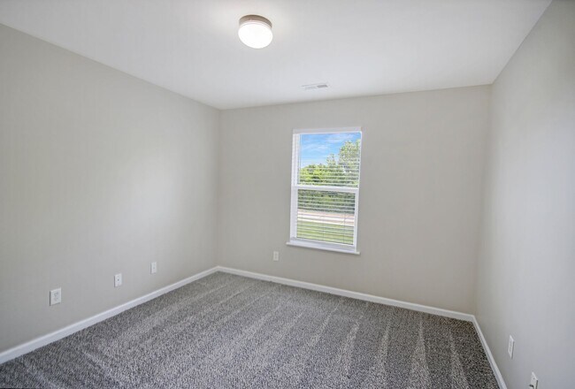 Building Photo - 143 Stonewall Creek Dr