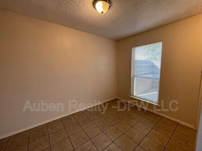 Building Photo - 5516 Lewis Ct