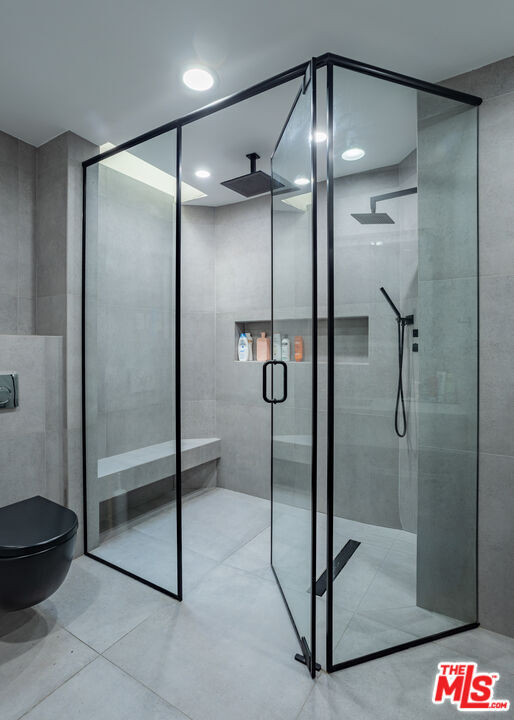 Building Photo - 19439 Oxnard St