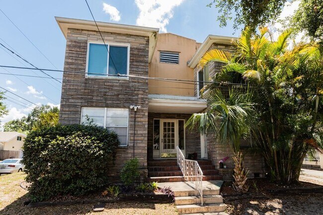 Primary Photo - 3002 W Sitios St