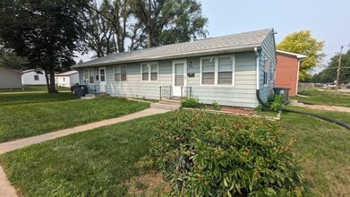 Building Photo - West end duplex, walking distance to every...