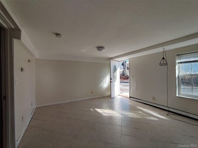 Building Photo - 136 Stringham Rd