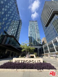 Building Photo - 889 Francisco St