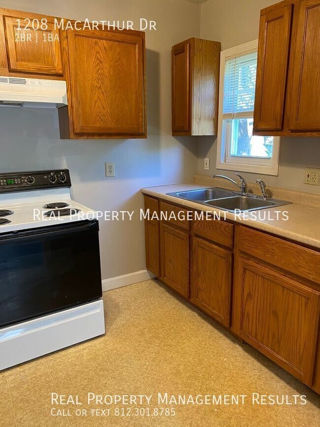 Building Photo - 2 Bedroom, 1 Bath Duplex, Eastside