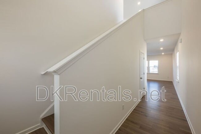 Building Photo - 724 Warm Rays Wy