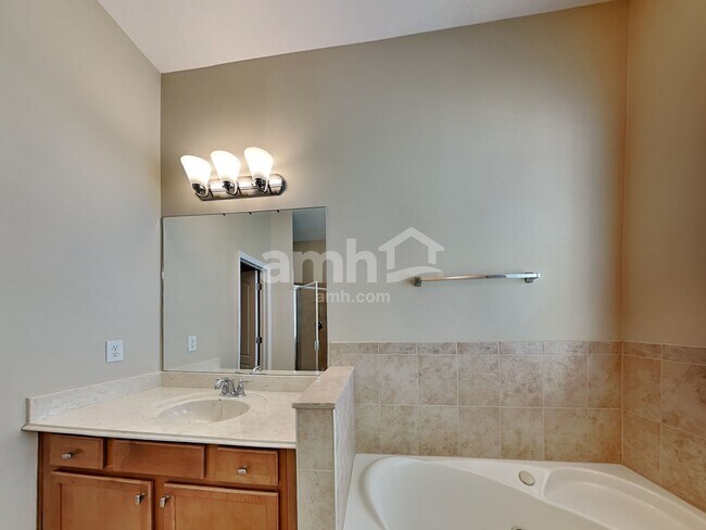 Building Photo - 7550 Bulls Head Dr