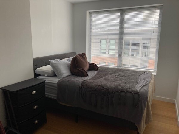 Building Photo - 16 Miner St