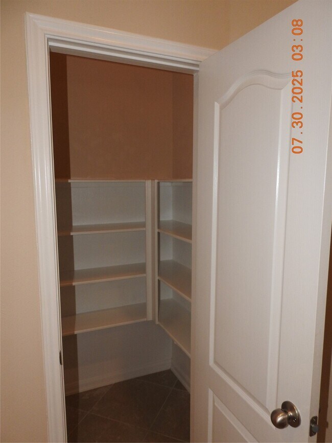 Building Photo - 3667 Raintree Village Dr