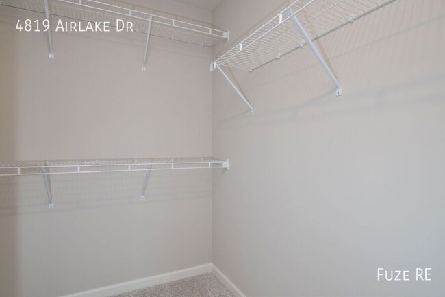 Building Photo - 4819 Airlake Dr