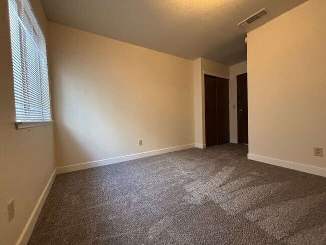 Building Photo - 857 Adams Terrace