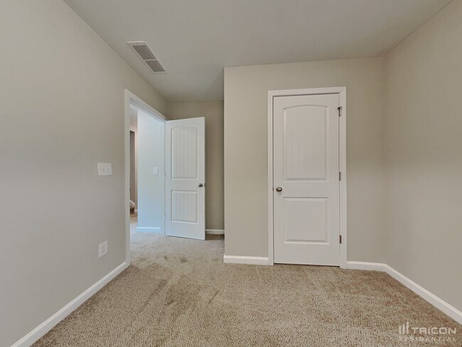 Building Photo - 61 Pamela Way
