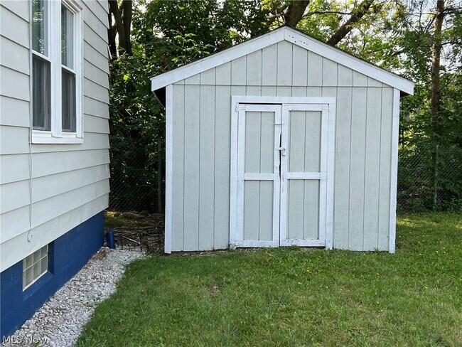 Building Photo - 784 Rosamond Ave